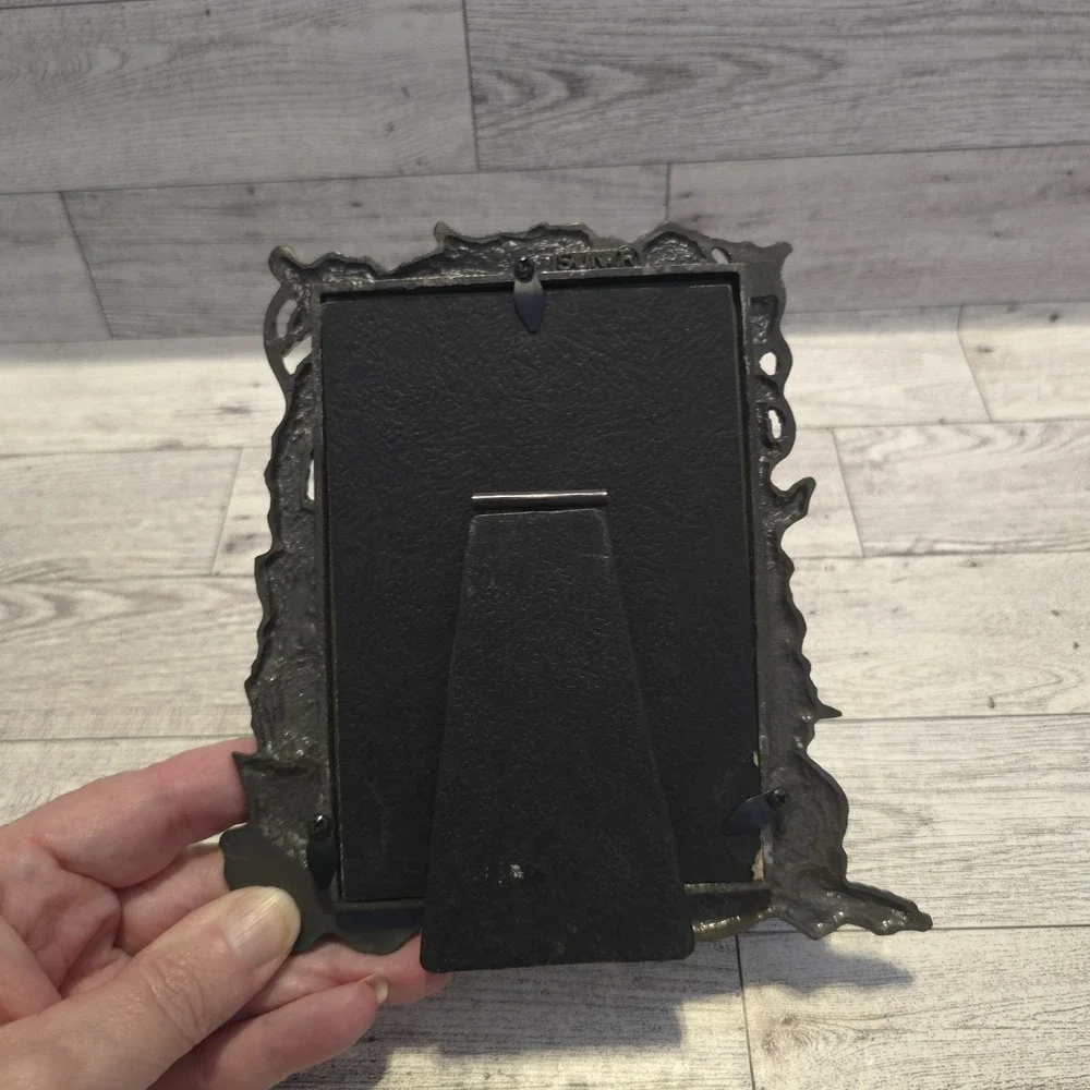 The Unbranded Brand metal picture